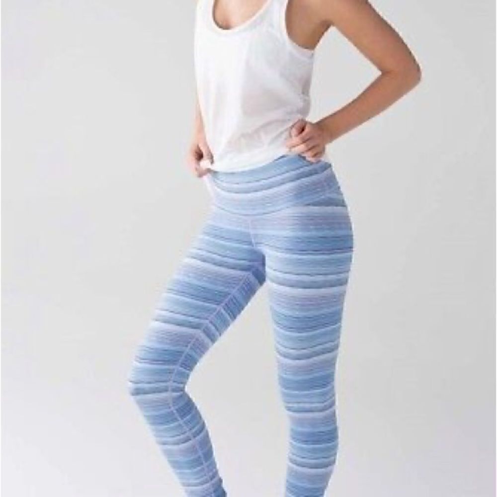 Lululemon Wunder Under Pant Hi-Rise Size 4 Space Dye Wave Twist Lilac Blue